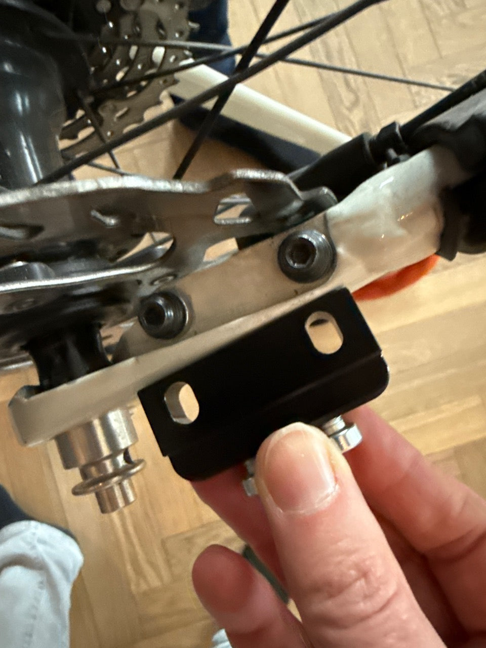 Adapter für Bremsaufnahme zur Seitenständer-Befestigung